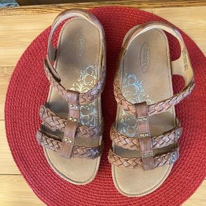 aetrex Reese sandal in taupe